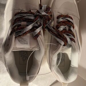 Vans Women’s Knu stack platform Sneakers with Multicolor Laces NWOB